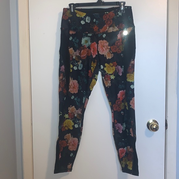 Torrid full length floral active legging. - Picture 6 of 10